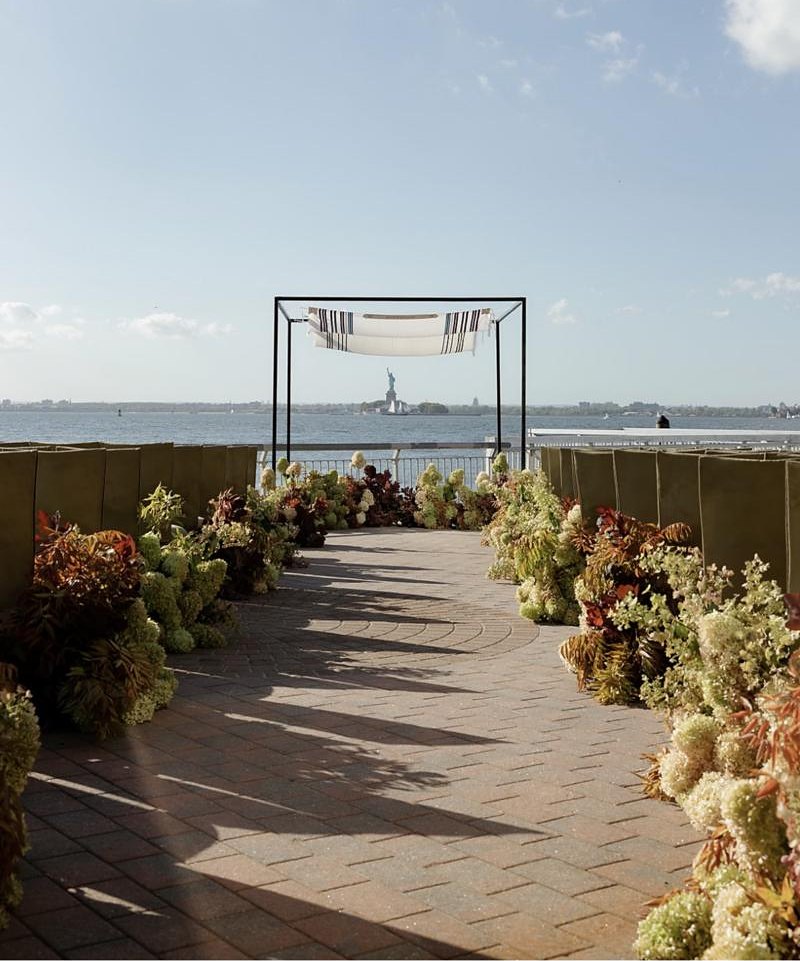 No-tool metal chuppah